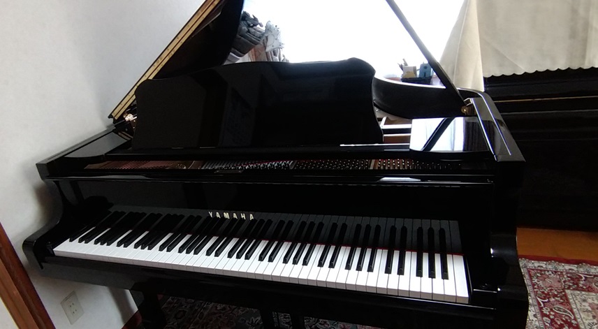 yamahaピアノ、ほとんど使われておらず、傷も何もありません yamahaピアノ、ほとんど使われておらず、傷も何もありません
